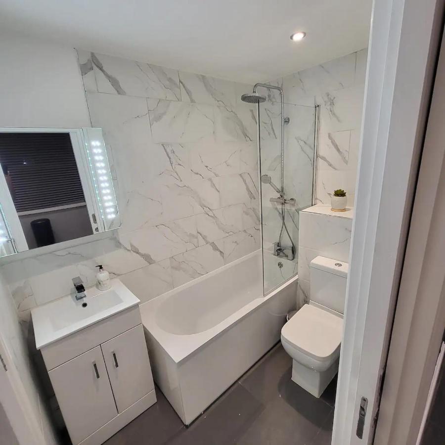 Beautiful Apartment, 5min Walk To * Brighton