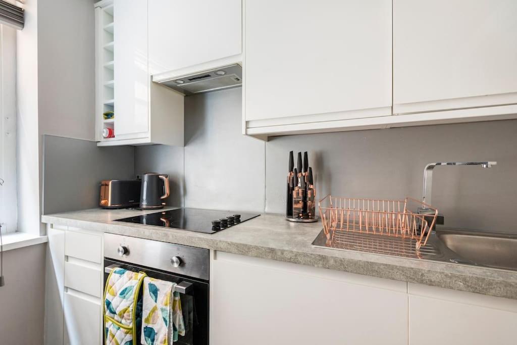 Beautiful Apartment, 5min Walk To * Brighton