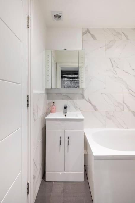 Beautiful Apartment, 5min Walk To *