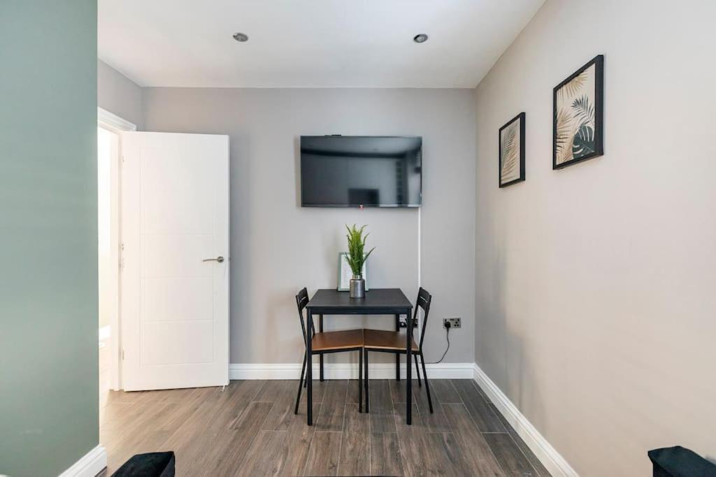 Beautiful Apartment, 5min Walk To Apartment